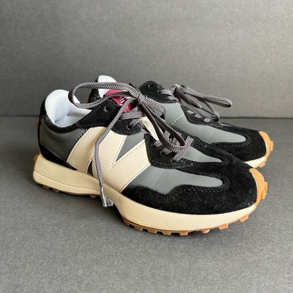 New Balance 327 Sneakers Black Gray Cream Casual Trainers Tennis Shoes Mens 5 - Picture 11 of 11